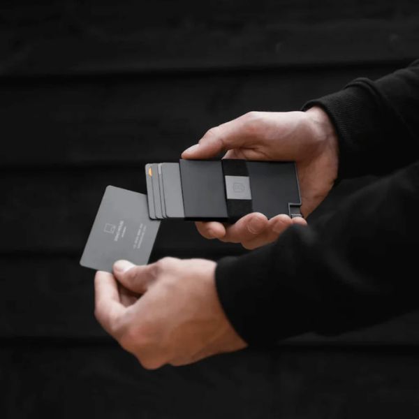 VAULTCARD_black_V2__2f0dc822