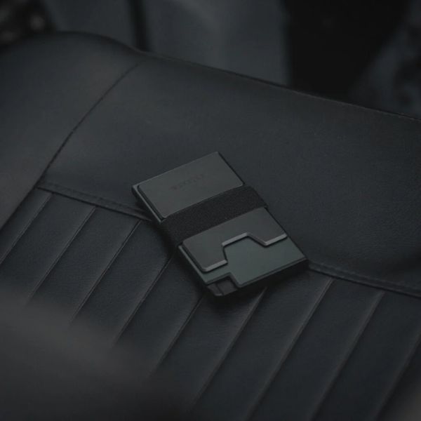 VAULTCARD_black_V4__08d00a3a