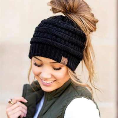 Hat with ponytail opening