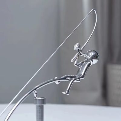 Balancing fisherman sculpture | DEKORIBA