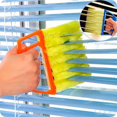 Blind cleaner with microfiber brushes