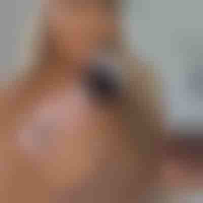 Self-tanning application brush for BRONZIE