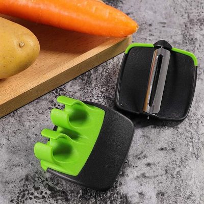 Ergonomic finger palm peeler | FINPEEL